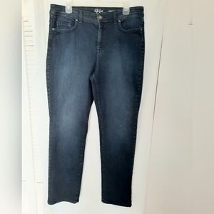 Style & Co Women's Straight Leg Demin Stretchy Blue Wash Jeans 5 Pockets Size 14
